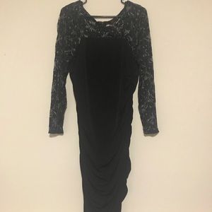 Black lace Sofia vergara zip up dress